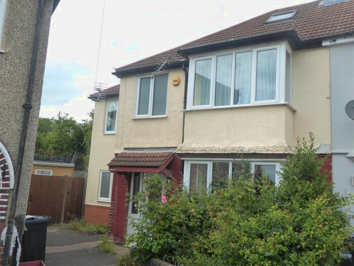 5 Bedroom End Of Terrace House To Rent In Marnell Way, Hounslow, TW4