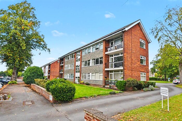 2 Bedroom Flat For Sale In Riplingham, Arlington Avenue, Leamington Spa, CV32