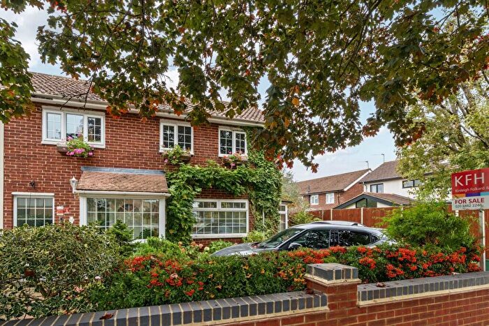 3 Bedroom Semi-Detached House For Sale In Farleigh Avenue, Hayes, Bromley, BR2