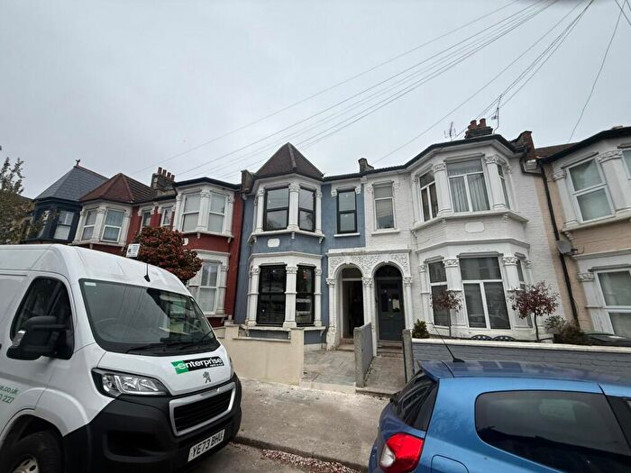 3 Bedroom Terraced House For Sale In Duckett Road, London, N4