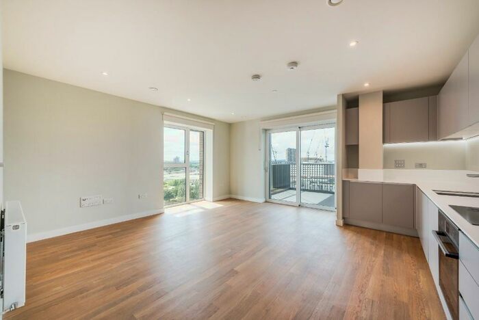 3 Bedroom Apartment To Rent In Great Cambridge Road, London, N17