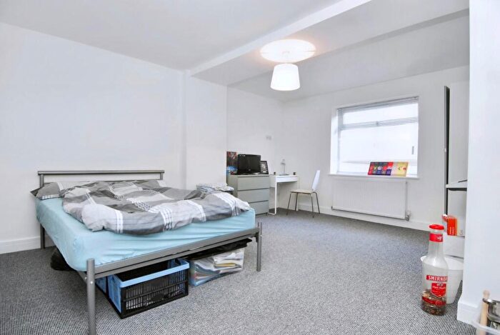 2 Bedroom Flat To Rent In Quaker Lane, Flat, Plymouth, PL3
