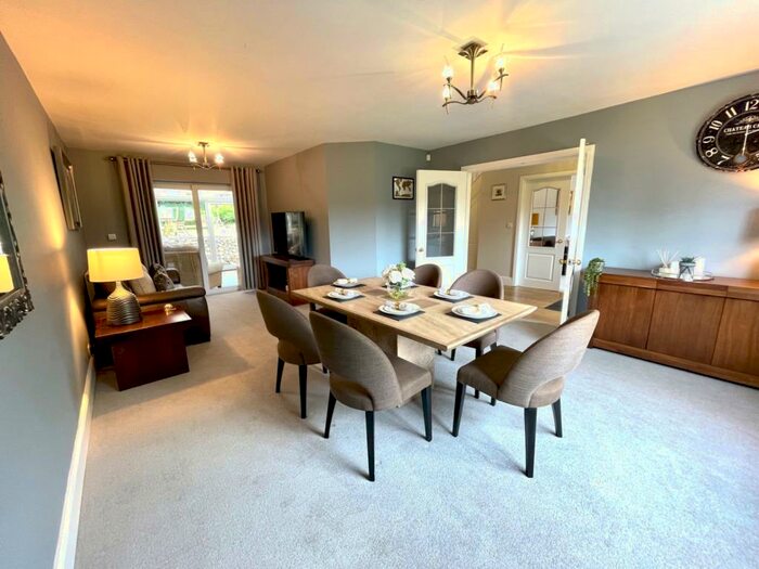 4 Bedroom Detached House For Sale In Cliff Road, Darfield, Barnsley, S73