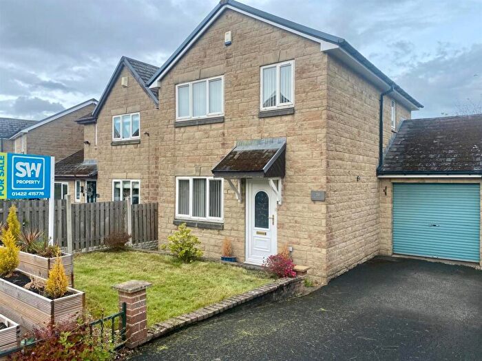 3 Bedroom Detached House For Sale In Broad Ings Way, Shelf, Halifax, HX3