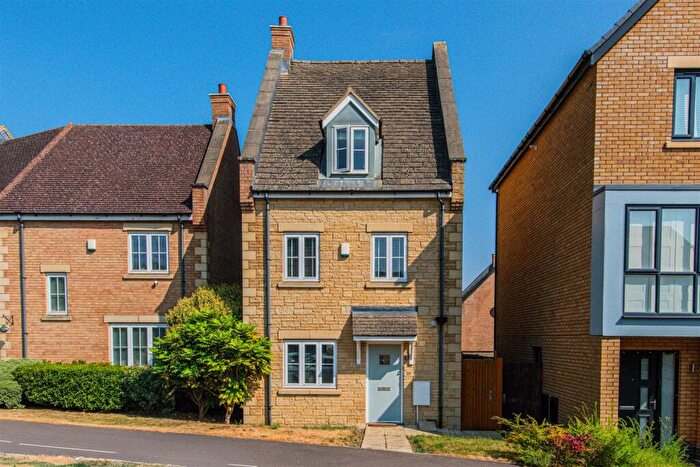 3 Bedroom Detached House For Sale In Roman Road, Little Stanion, NN18
