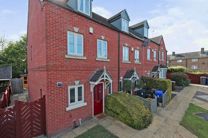 3 Bedroom End Of Terrace House To Rent In Lowedges Close, Sheffield, South Yorkshire, S8