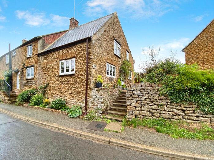 2 Bedroom Cottage For Sale In High Street, Shutford, Oxfordshire, OX15