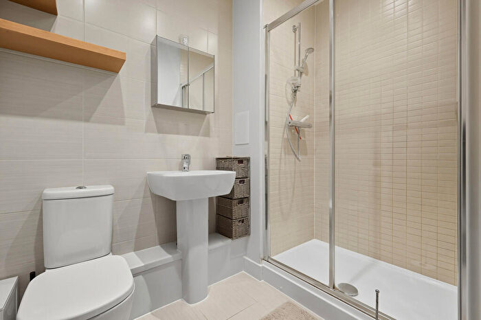 2 Bedroom Flat For Sale In Chronicle Avenue, London, NW9