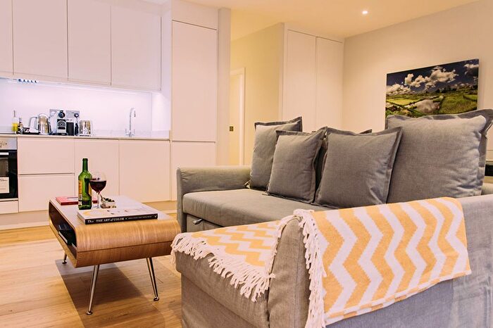 2 Bedroom Flat To Rent In Flat, Charleville Road, London, W14