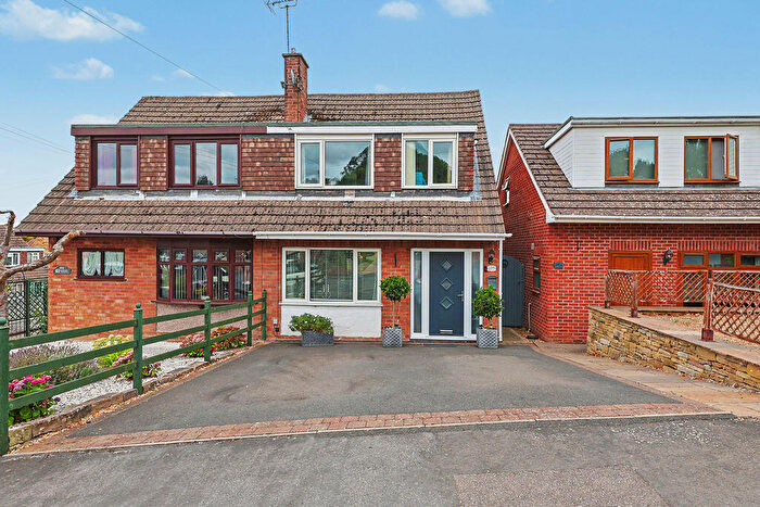 3 Bedroom Semi Detached House For Sale In Deerlands Road, Wingerworth, Chesterfield, S42