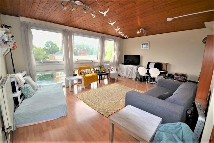 3 Bedroom Flat To Rent In St. Anns Road, Holland Park, London, W11