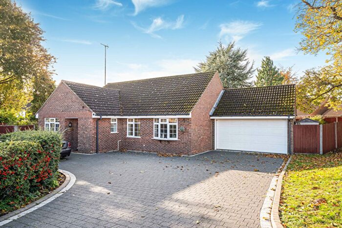 3 Bedroom Detached House For Sale In Friary Field, Dunstable, LU6