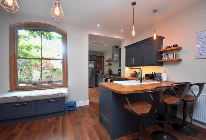 3 Bedroom End Of Terrace House To Rent In Park Crescent, York, YO31