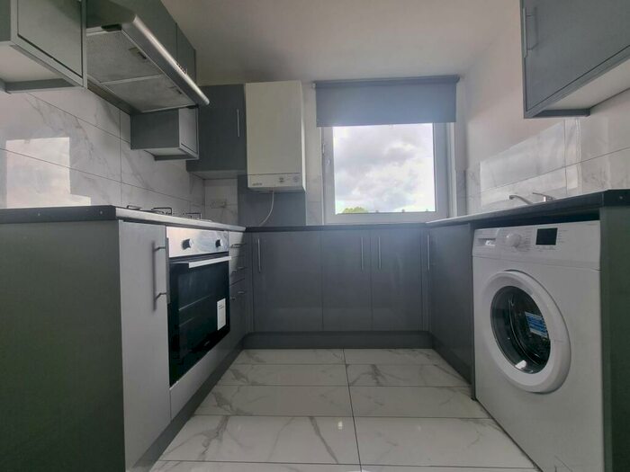 1 Bedroom Apartment To Rent In Jansen Walk, SW11