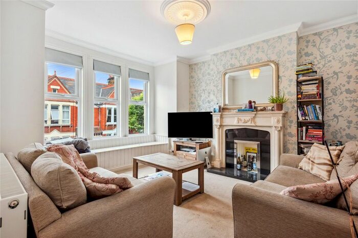 3 Bedroom Flat To Rent In Yukon Road, London, SW12