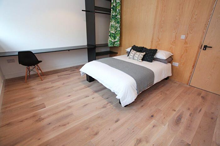 6 Bedroom Flat To Rent In Kempston Street, L3