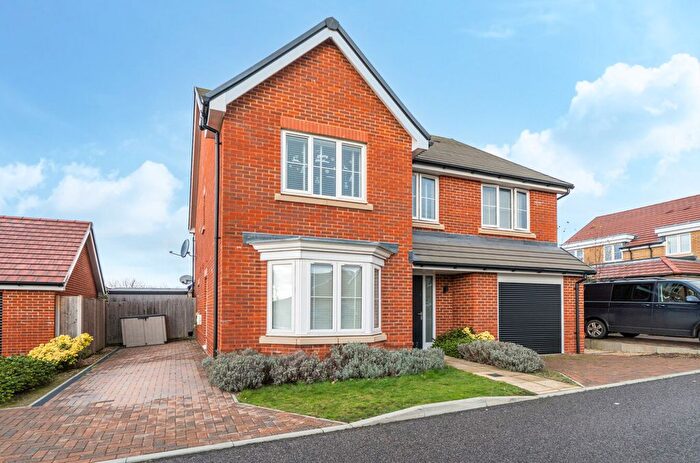 4 Bedroom Detached House For Sale In Corden Place, Pulborough, RH20