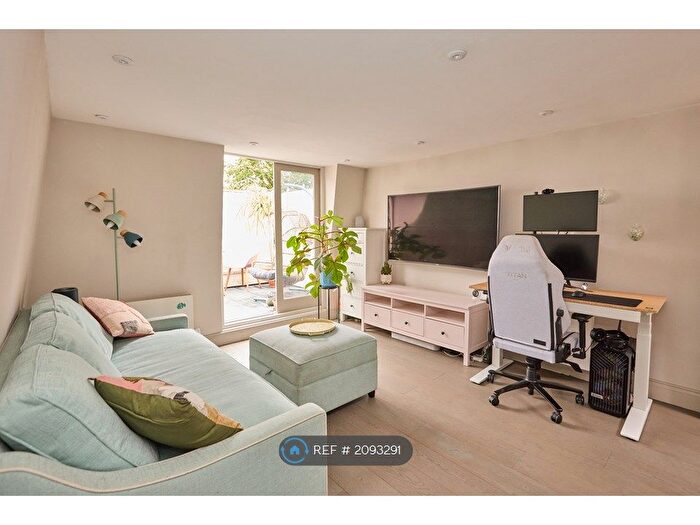 1 Bedroom Flat To Rent In Oakmead Road, London, SW12