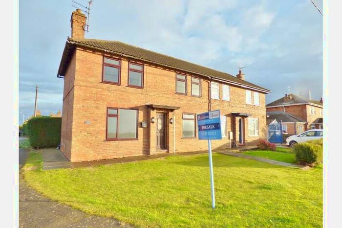 3 Bedroom Semi-Detached House For Sale In Thorpe Avenue, Moulton Chapel, Spalding, PE12