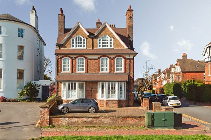 2 Bedroom Flat For Sale In Boyne Park, Tunbridge Wells, TN4