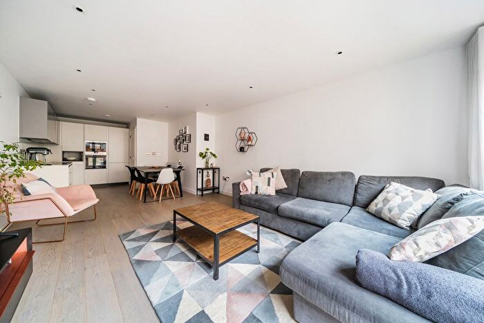 3 Bedroom Flat For Sale In Singapore Road, London, W13