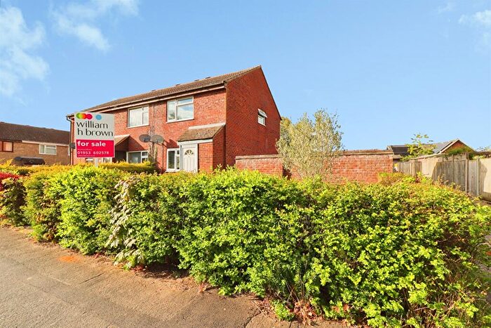 2 Bedroom Semi Detached House For Sale In Lime Tree Avenue, Wymondham, NR18