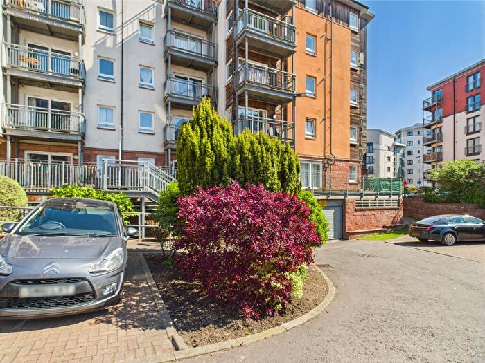 2 Bedroom Flat To Rent In Albion Gardens, Edinburgh, EH7