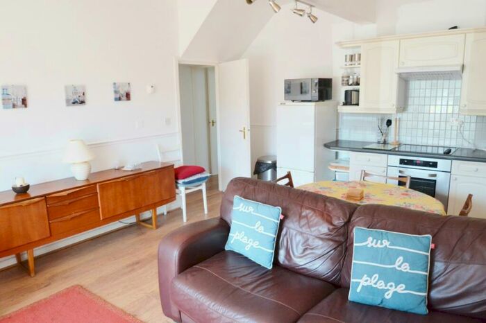 1 Bedroom Flat To Rent In Swanage, BH19