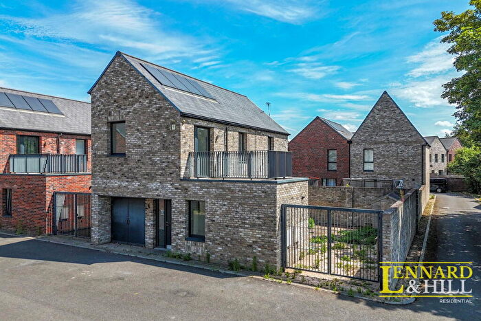 2 Bedroom Detached House For Sale In Queen Elizabeth Place, Tilbury, RM18