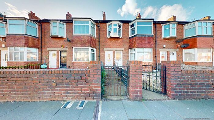 3 Bedroom Flat To Rent In Three Bedroom Flat, Chillingham Road, Heaton, Newcastle Upon Tyne, NE6