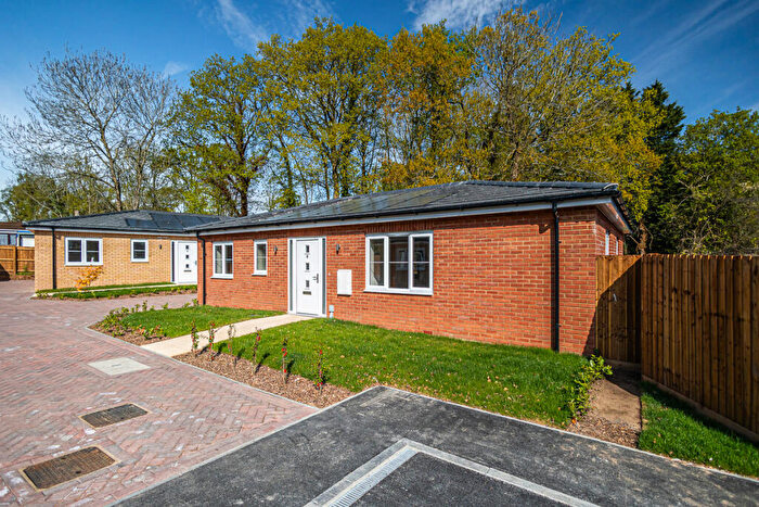 2 Bedroom Bungalow For Sale In Gardeners Mews, Crays Hill, CM11