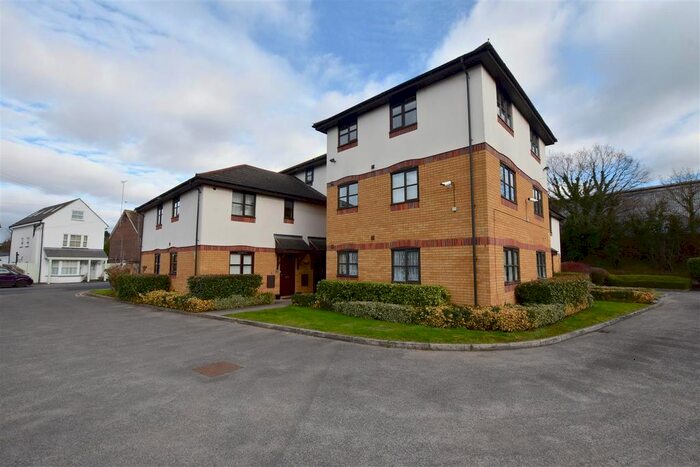 1 Bedroom Flat To Rent In Water Lane, Kings Langley WD4