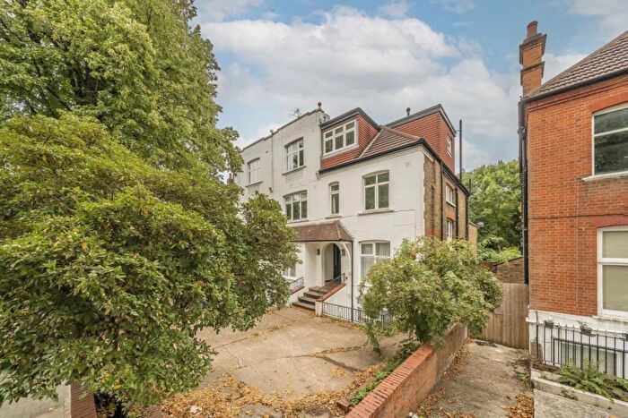 2 Bedroom Flat For Sale In Chatsworth Road, Cricklewood, NW2