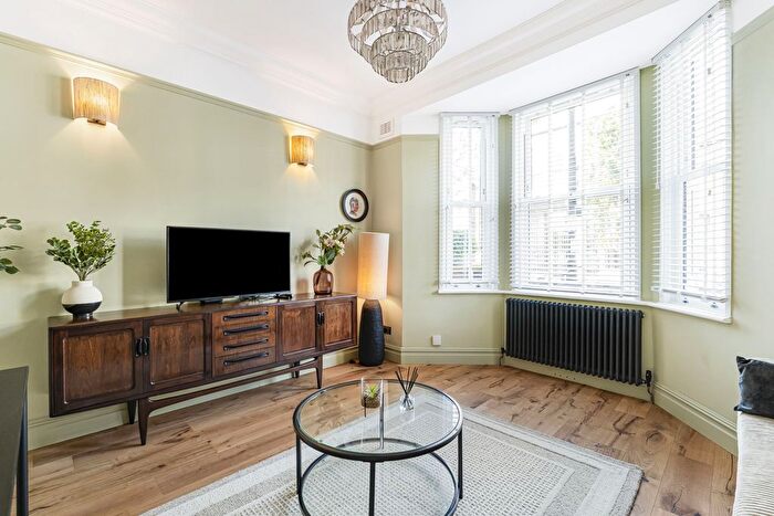 2 Bedroom Flat For Sale In Kilburn Lane, Westminster, W10