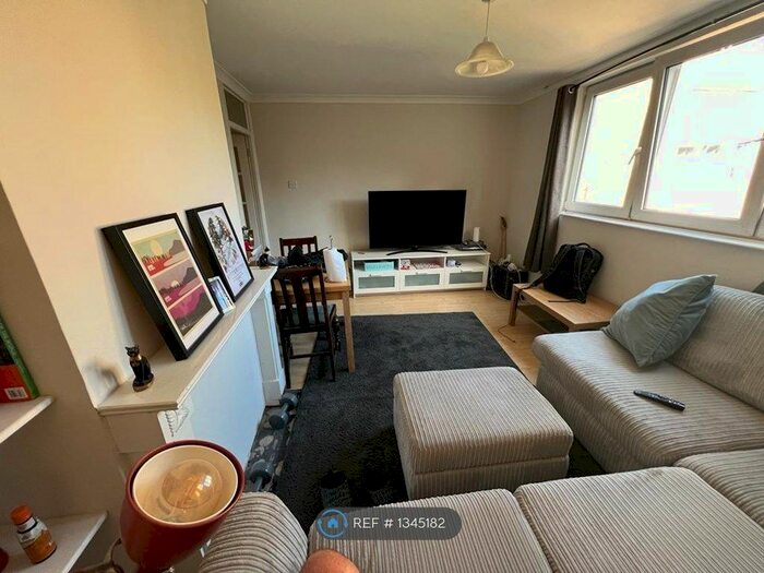 2 Bedroom Maisonette To Rent In Williams House, London, E3