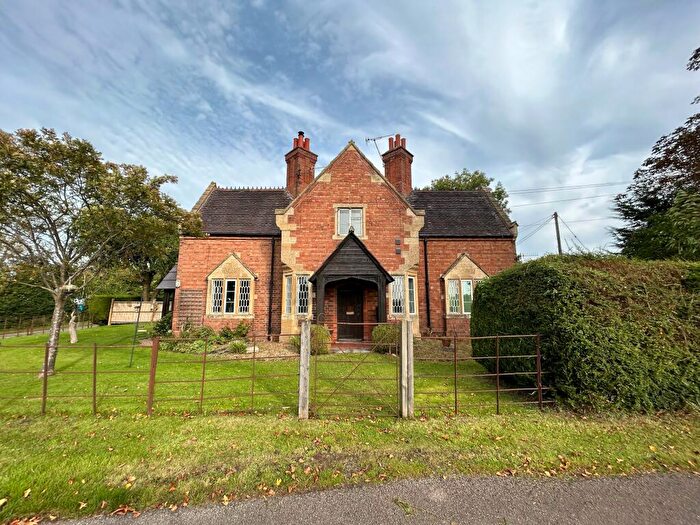 2 Bedroom Cottage To Rent In Lower Clopton Cottages, Stratford-upon-Avon, CV37