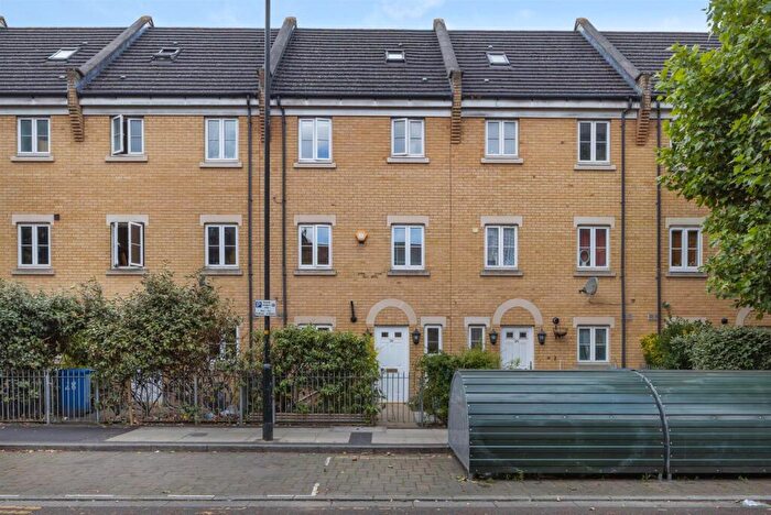 4 Bedroom House For Sale In Kelly Avenue, London, SE15