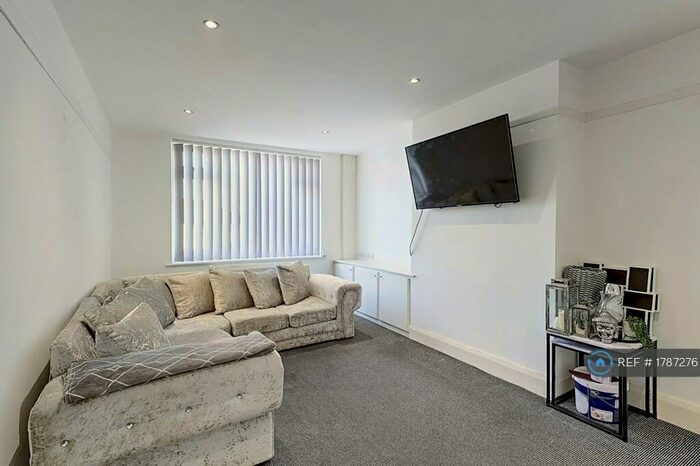 2 Bedroom Flat To Rent In Mackets Lane, Liverpool, L25