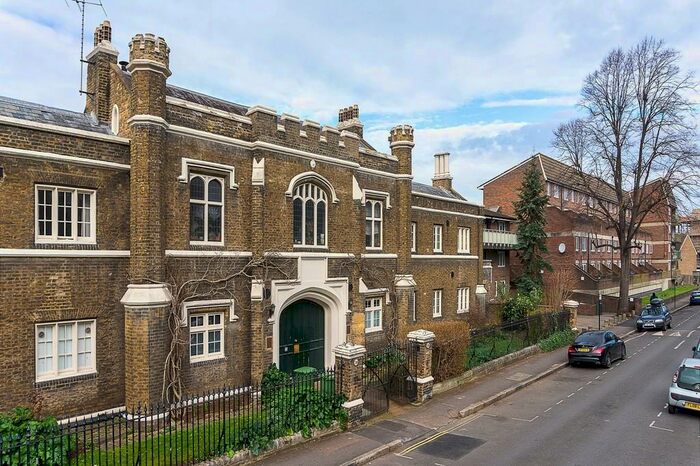 Studio To Rent In Pilgrims Cloisters, Sedgmoor Place, SE5