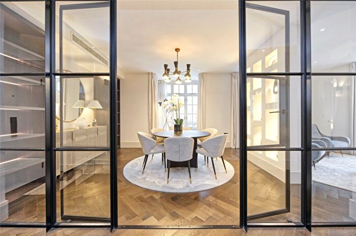 2 Bedroom Flat To Rent In Rutland Gate, London, SW7