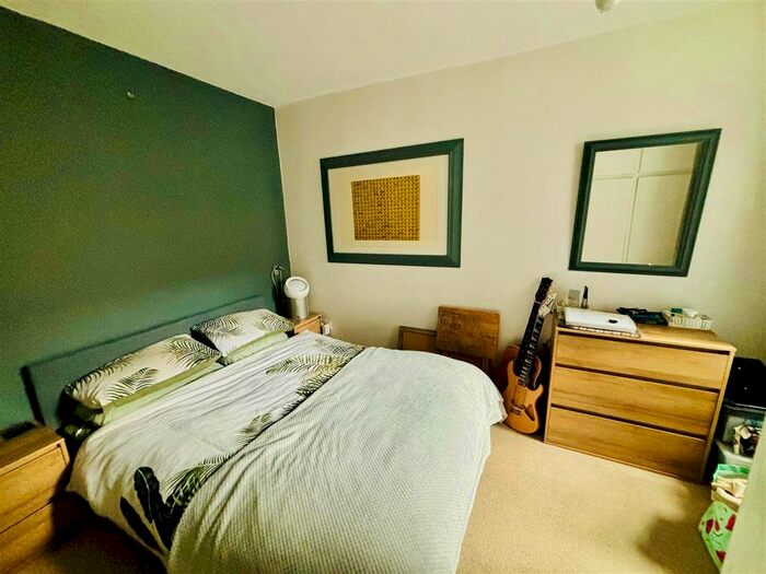 1 Bedroom Flat To Rent In Elm Road, New Malden, KT3