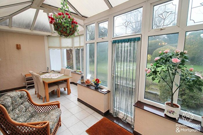 3 Bedroom Detached Bungalow For Sale In Crow Hill South, Middleton, M24