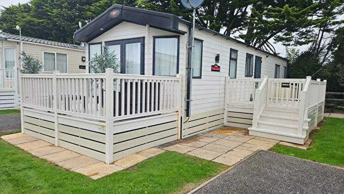 2 Bedroom Park Home For Sale In Par Beach, Par, PL24