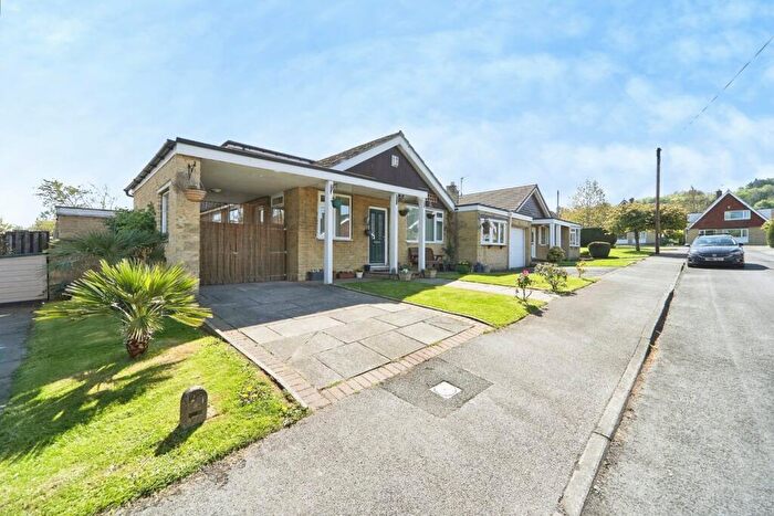 4 Bedroom Detached Bungalow For Sale In Park Square, Pool In Wharfedale, Otley, LS21