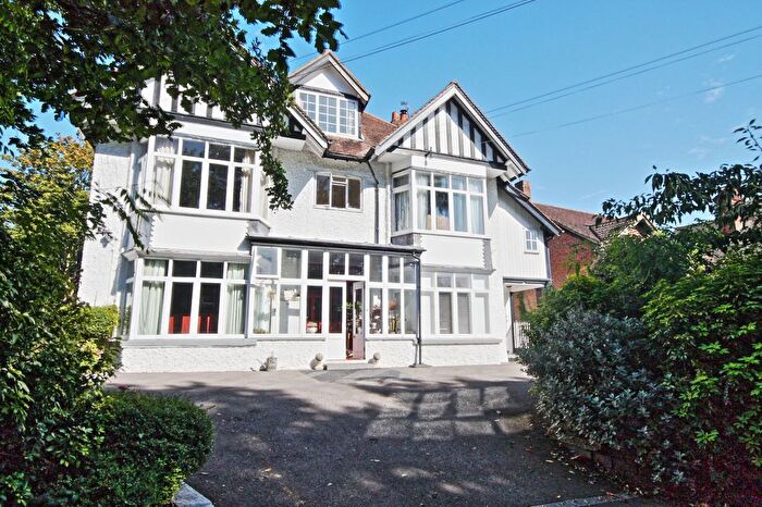 2 Bedroom Flat To Rent In Wych Hill Lane, Woking, GU22