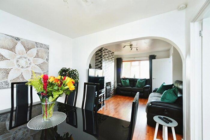 3 Bedroom Terraced House For Sale In Buckhurst Crescent, Swindon, SN3