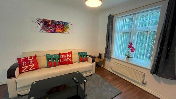 5 Bedroom Flat To Rent In Wavers Marston, Birmingham, B37