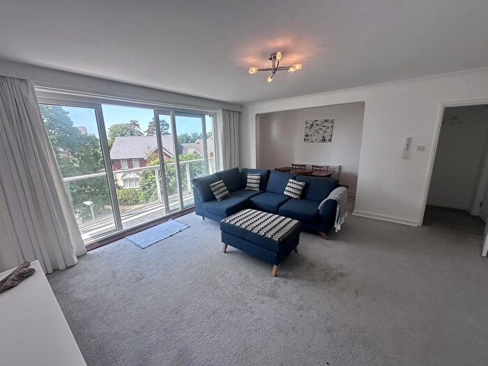 2 Bedroom Flat To Rent In Brynfield Court, Langland, SA3