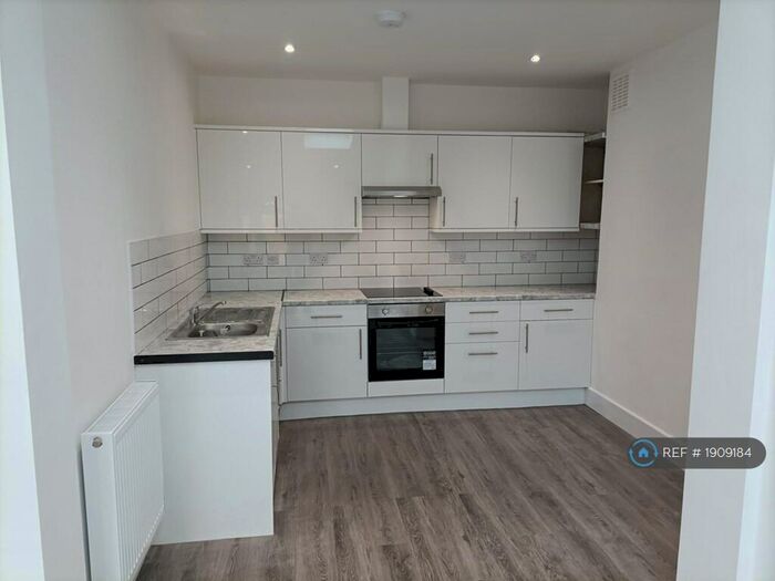 2 Bedroom Flat To Rent In Linden Grove, London, SE26