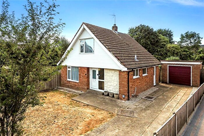 3 Bedroom Bungalow For Sale In Gloucester Close, Petersfield, Hampshire, GU32